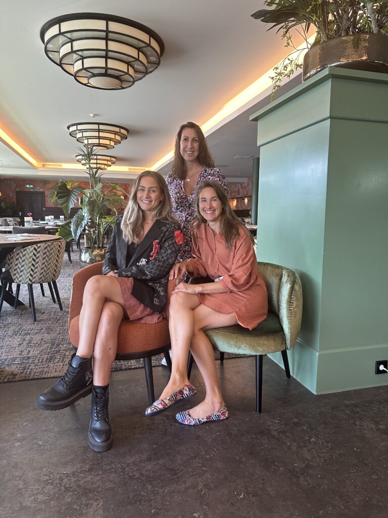 3 ondernemende moeders met eenzelfde missie, opgebouwd na meerdere verlieservaringen. Hier om moeders en werkgevers te kunnen ondersteunen